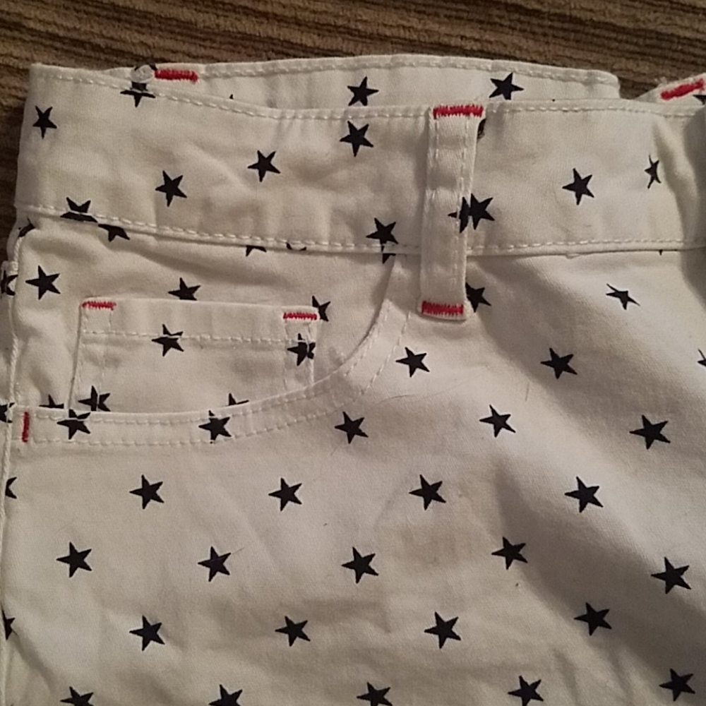 Shorts - Picture 3 of 5